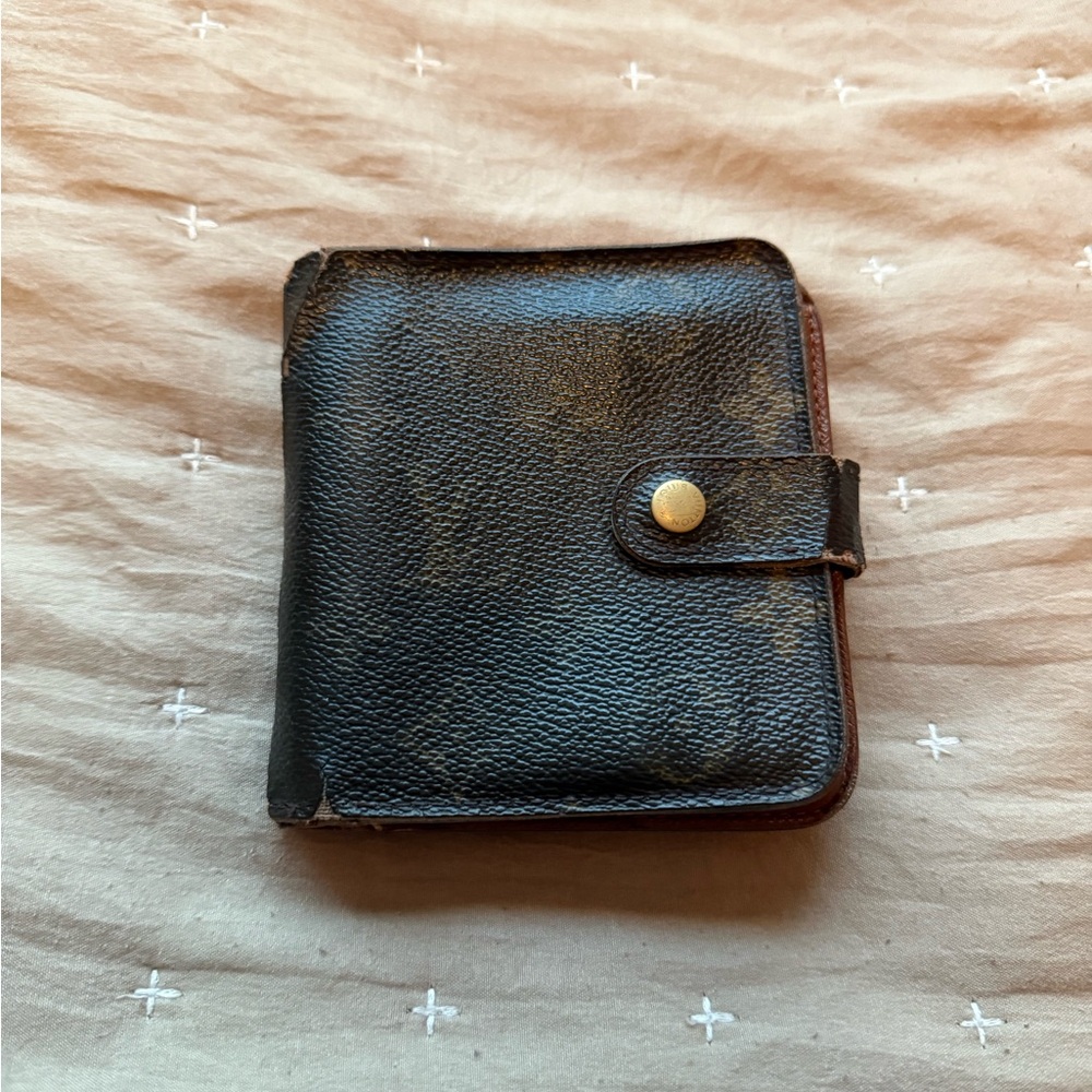 LV Wallet Bifold Zip Up